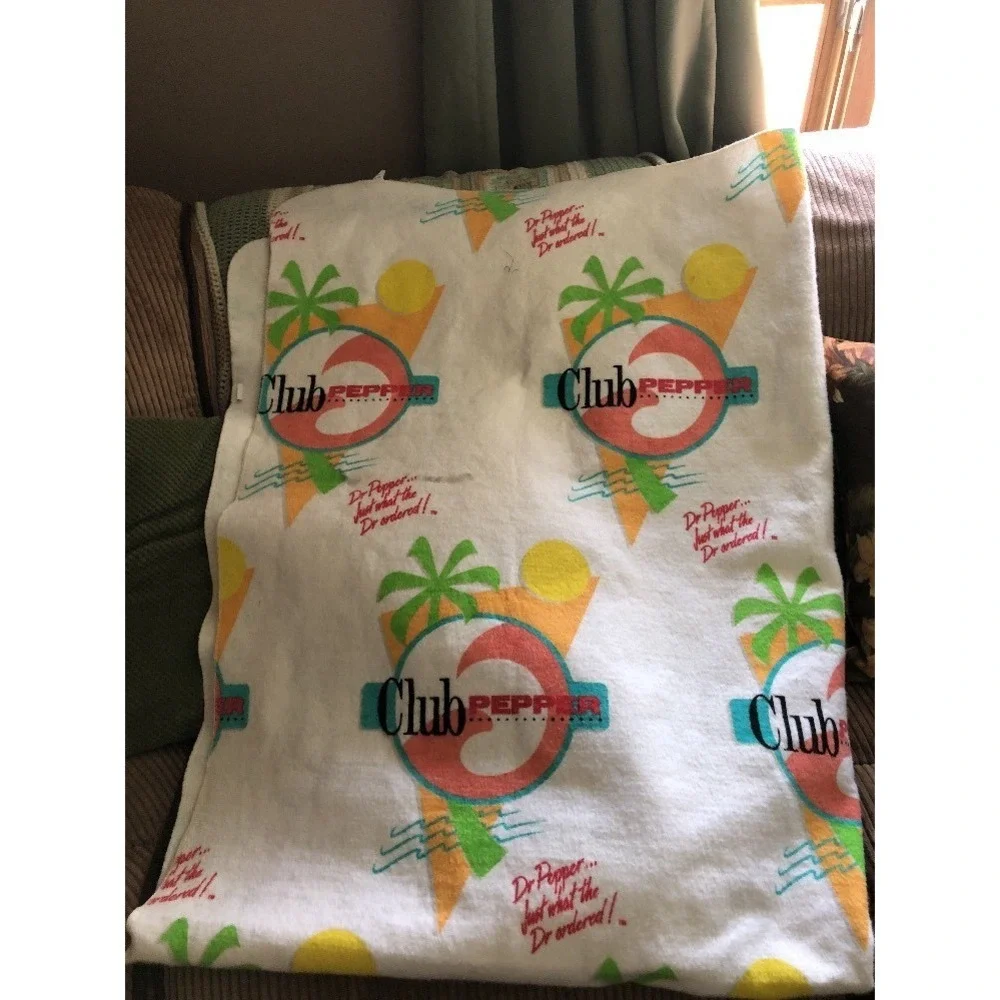 Dr Pepper Beach Towel Unisex OS White Good Vintage Club Pepper‎ 80s Retro USA